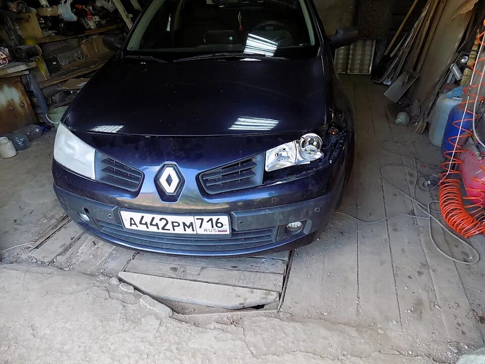 Ксенон рено меган 2. Рено меган 2 свет. Рено меган 2 ближние фары. Лампы рено меган 2. Renault megane 2 тюнинг фар.