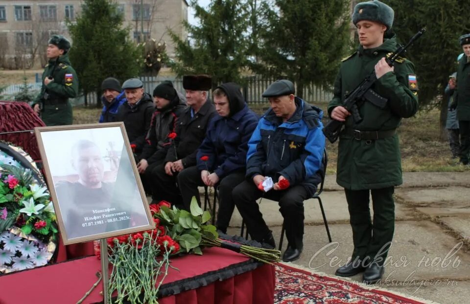 Более двух тысяч вологжан пришли проститься с погибшими воинами - МК Вологда