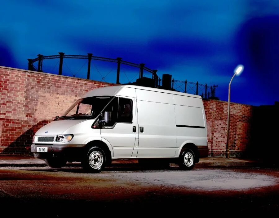 Газель форд транзит. Ford Transit 2000. Ford Transit 2000 грузовой. Ford Transit '2000–06. Форд Транзит 2000 фургон.