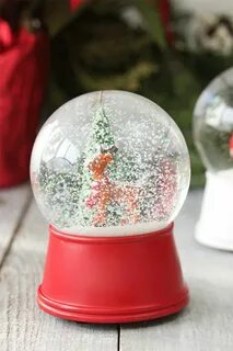 Шар в котором идет снег