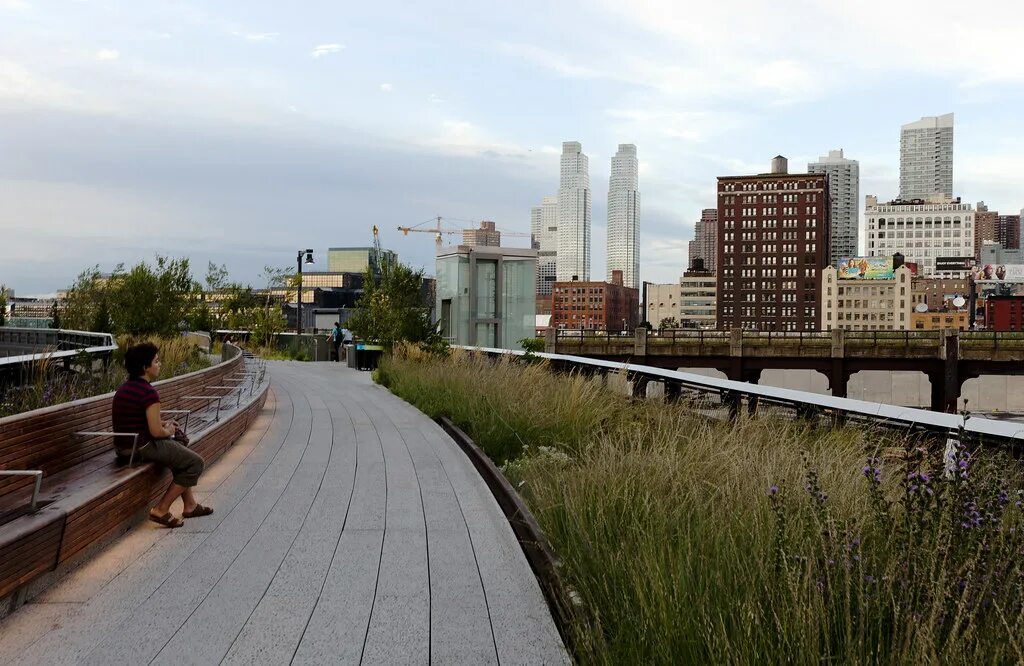 Park scene. Хай лайн Нью Йорк. Хайлайн парк. Нью Йорк Хай лайн 2023. High line Park in New York.