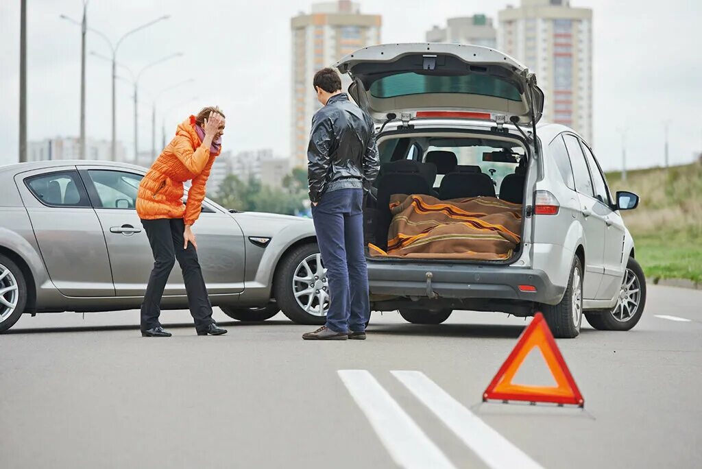 водитель под машиной