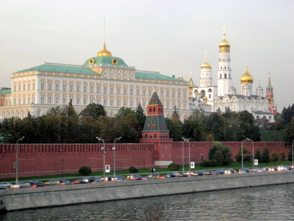 Белый дом в кремле. Белый дом в кремле москва. москва кремль дом правительства.