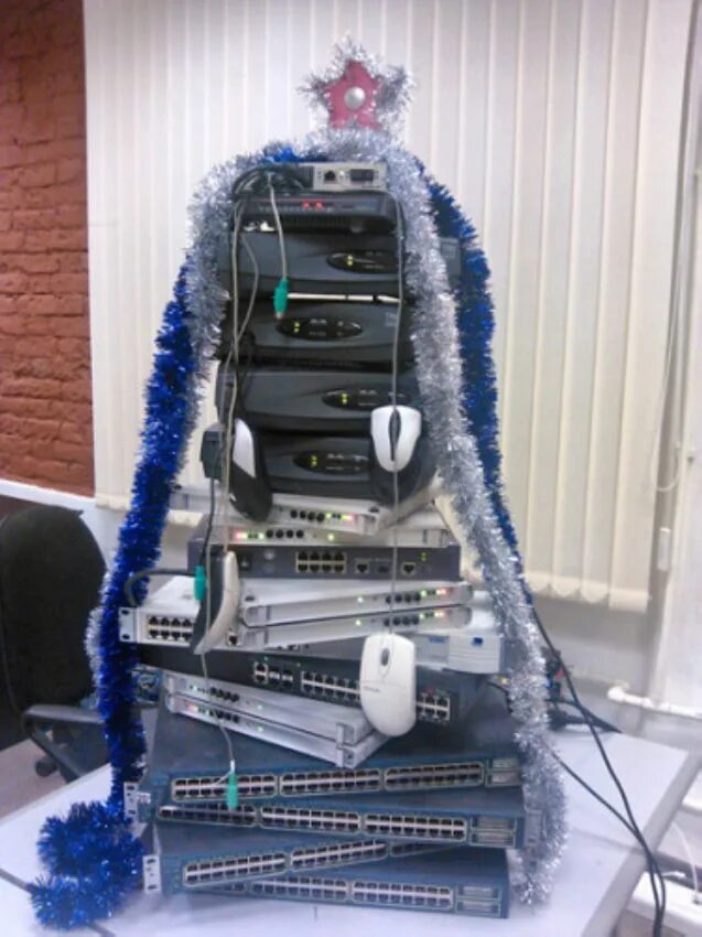 Новогодний администратор. С новым годом системного администратора. С новым годом сисадмин. Елка программиста. С новым годом системного администратора.