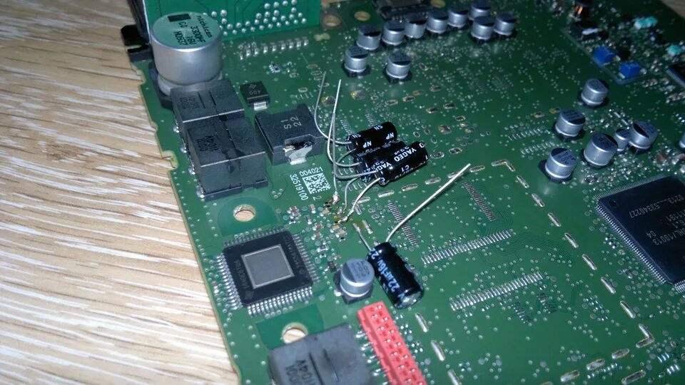 Выпайка линейных выходов cd70 navi. Рца на магнитоле. Преобразователь линейных выходов схема. 2 линейных выхода. 2 линейных выхода.