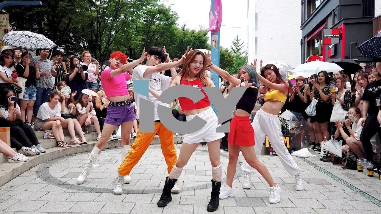 Cover dance in public. Кей поп танцы. kpop in public. k pop in public. kpop cover dance.