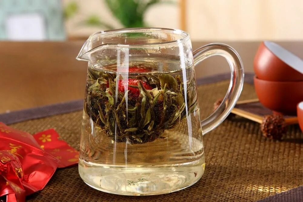 Как называется заварка. Зеленый чай цветок распускается. Китайский чай цветок распускается. Чай бутон Кертис. Зеленый чай заварка.