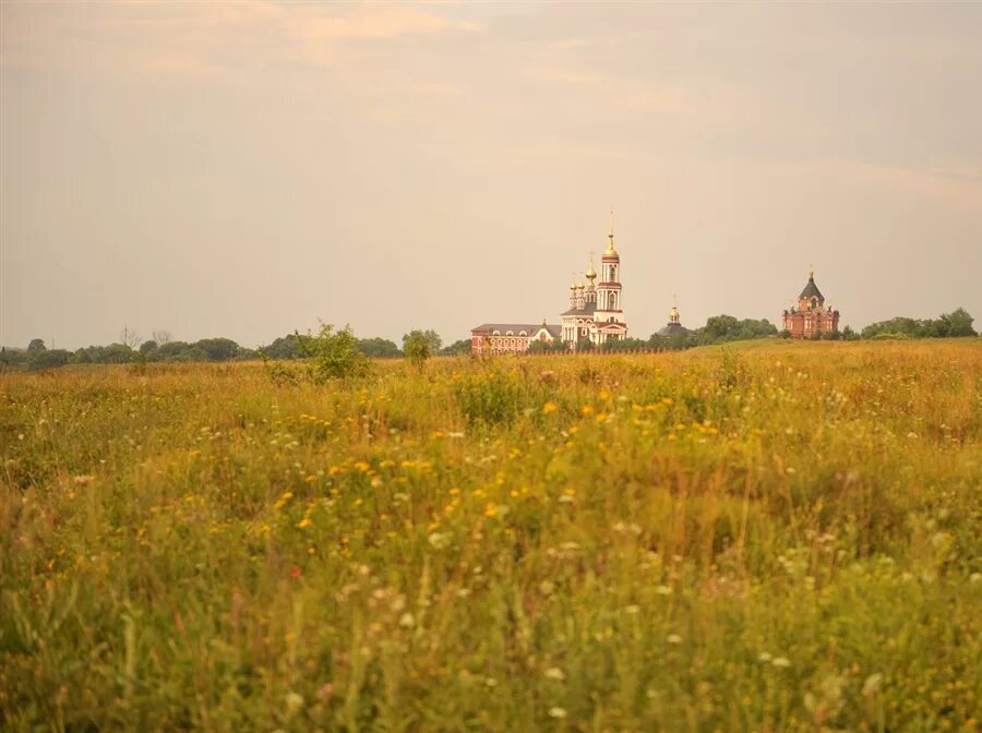 Фото церковь поле. Фото церковь поле. Симеоновский монастырь булзи. Маленькая церковь. Церквушка в поле.