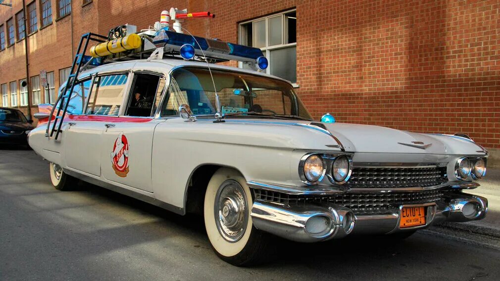 Ganger baster car. Экто 1. Экто 1 охотники за привидениями. Cadillac Ecto-1. Ecto 1 машина.