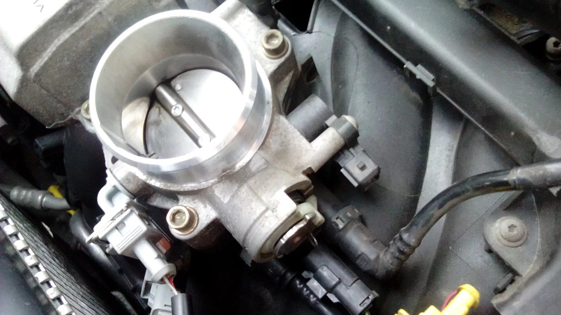 Дроссельная заслонка cfynf at 2/7. Где стоит заслонка. 4. Хендай санта фе 2. Дроссельная заслонка сузуки витара 2.