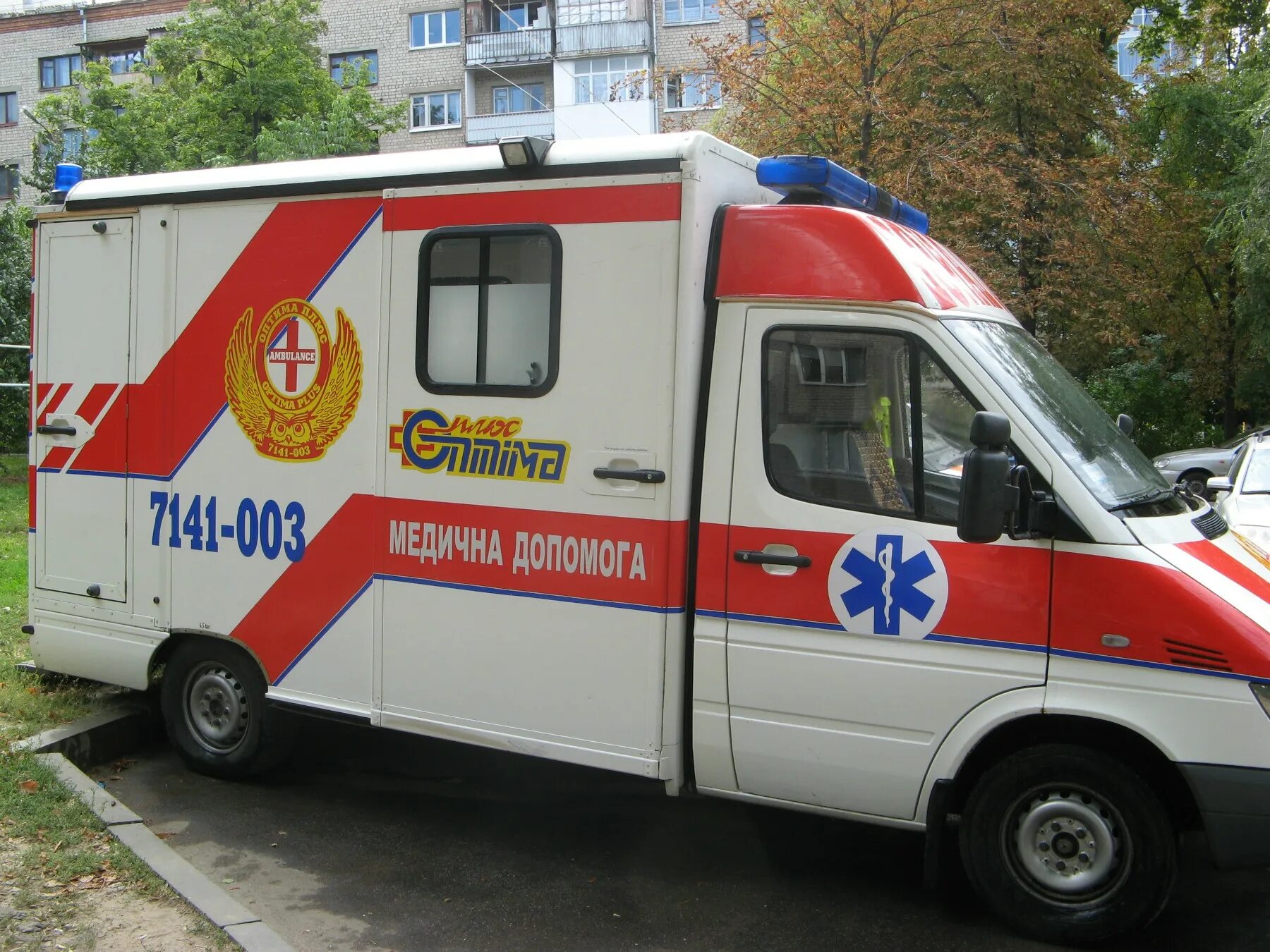 Телефон частной скорой. Машина частной скорой помощи. Машины скорой помощи Украины. Частные скорые помощи. Бронированный автомобиль скорой помощи.