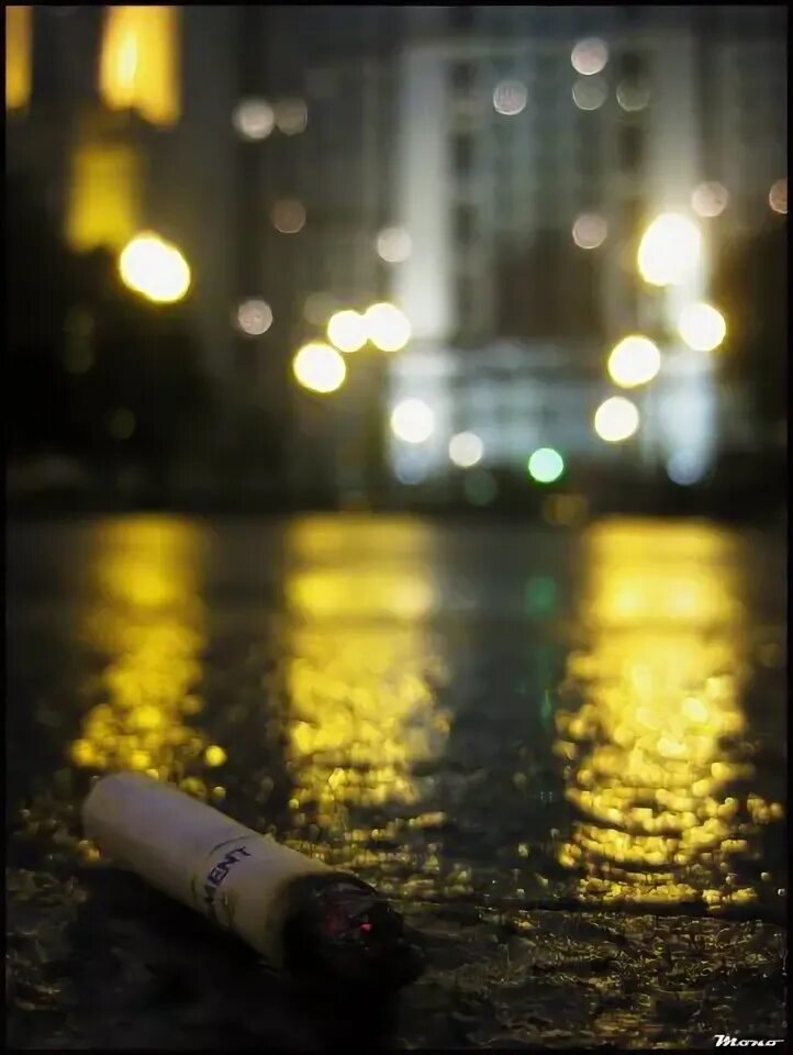 Человек сидит на окне. Дождь сигареты тебя рядом нет. Человек под дождем. Женщина в окне. Курящий парень арт.