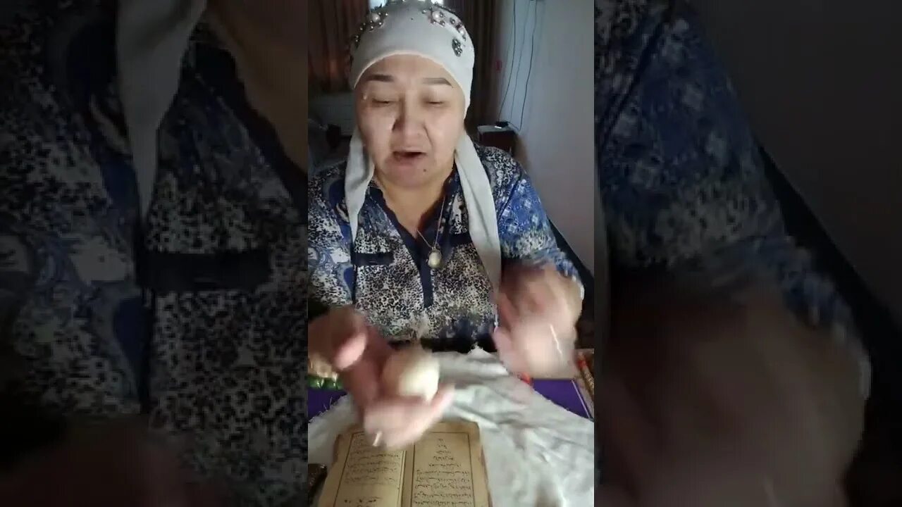 Сильные гадалка ташкенте доверенно. Сильная ясновидящая. Гадалка в платке. Бабка гадалка. Потомственная ясновидящая.