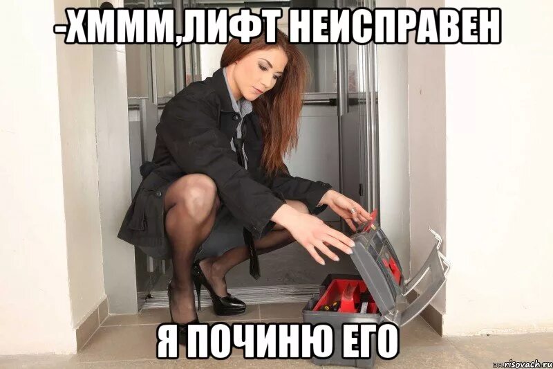 Потихоньку всовывает. Потихоньку всовывает