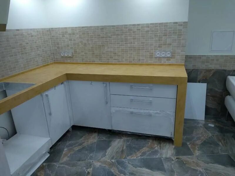 Кухни со столешницей скиф травертин. Столешница дуолит искусственный камень. Столешница песок скиф. Столешница дуолит э401. Раковина даллас 100 правая.