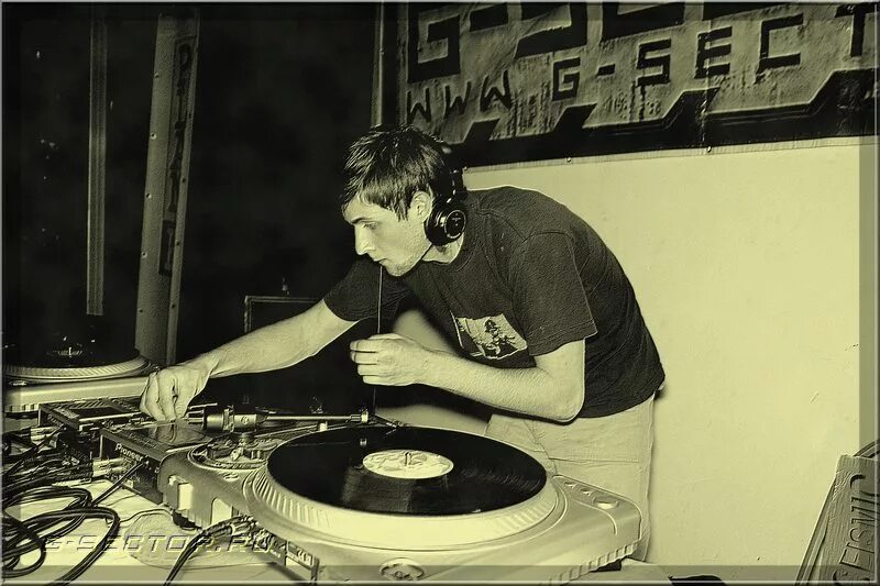 слушать диджей 90. диджей 90е. диджей 90х владимир. сергей фисун. александр васильевич диджей 90е.