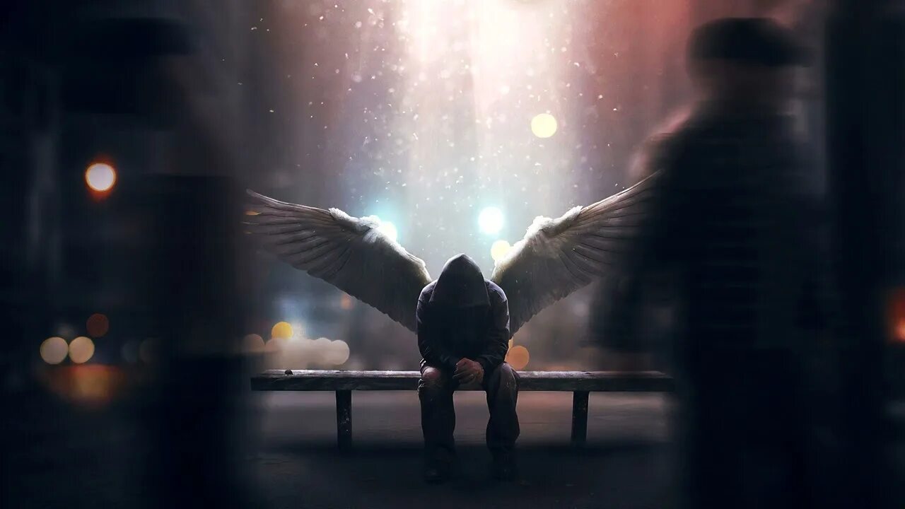 И на спину мне песня
