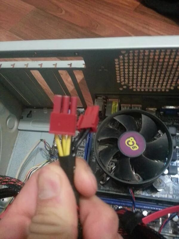 Подключение материнской платы к блоку питания. Подключить блок питания к материнской плате. Блок питания подключается к материнской плате. Материнская плата разъем molex. Как подключить бп к материнской.