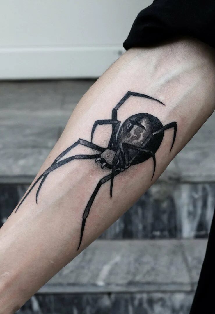 Тату паук у мужчины. Тату паук. Тату паук на руке. Тату паук на плече. Тату паука на руке мужские.