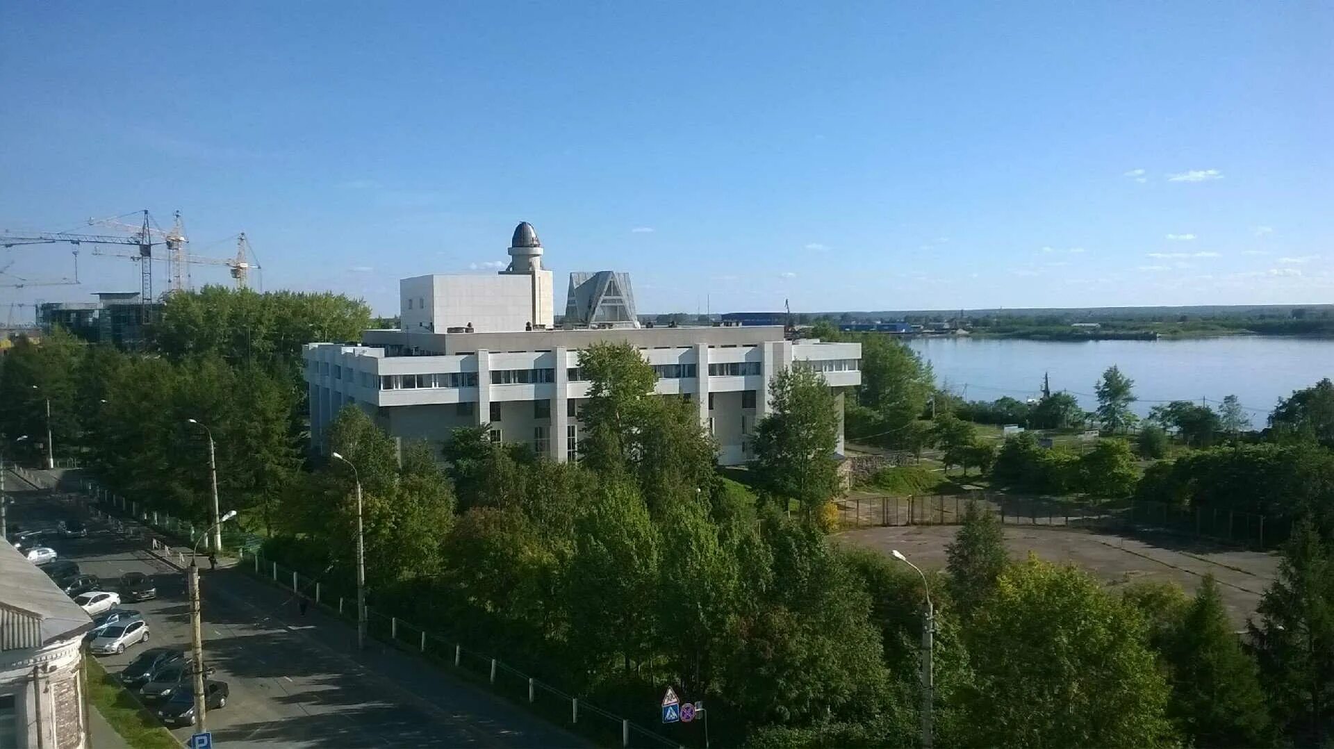 Дворец пионеров Архангельск. Набережная Северной Двины 73 Архангельск. Дворец пионеров Архангельск бассейн. Дворец пионеров с набережной Архангельск.