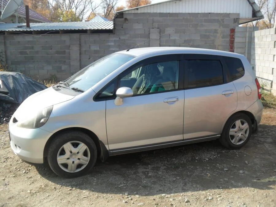 Honda fit 2001. Хонда фит 2001. Хонда фит 2001 года. Honda Fit 2001 года. Хонда фит 2001г.