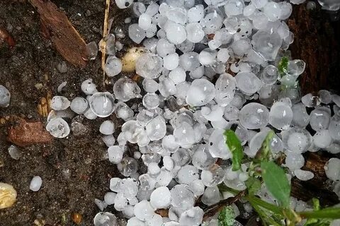 Градом падали