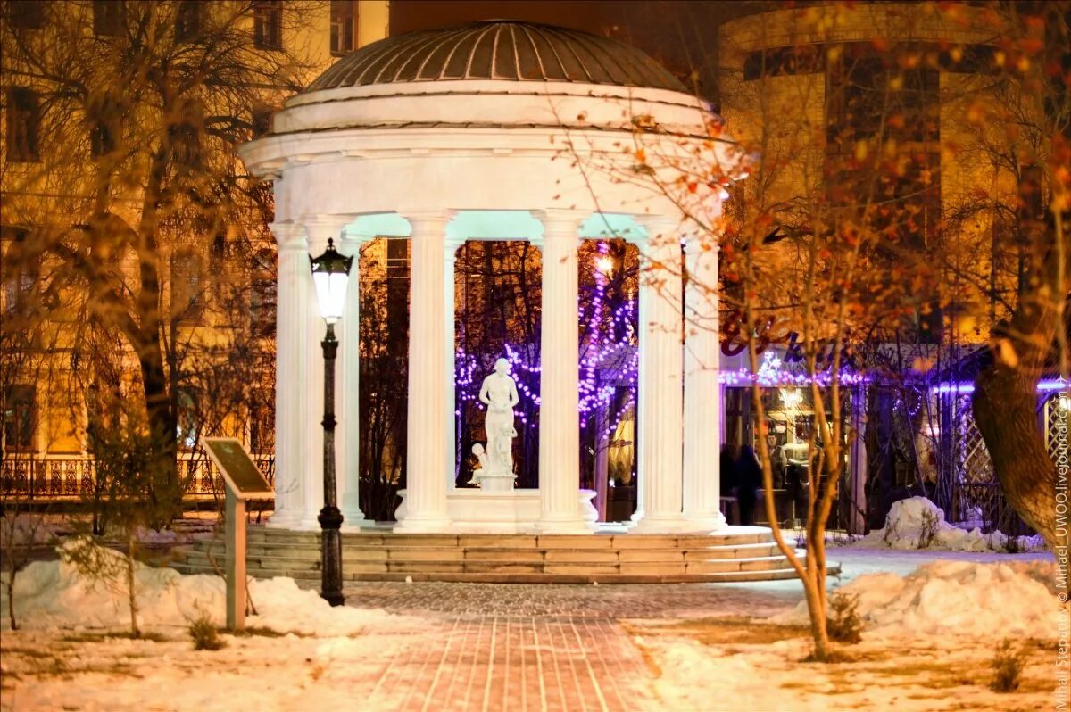 Оренбург фото. Ротонда Оренбург. Сквер Ротонда Оренбург зима. Ротонда на Советской Оренбург. Улица Советская Оренбург беседка Ротонда.