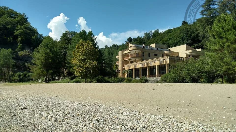 Гельмут коль и горбачев в архызе. Дача сталина архыз. Горбачев архыз. Дача косыгина архыз. Гельмут коль и горбачев в архызе.