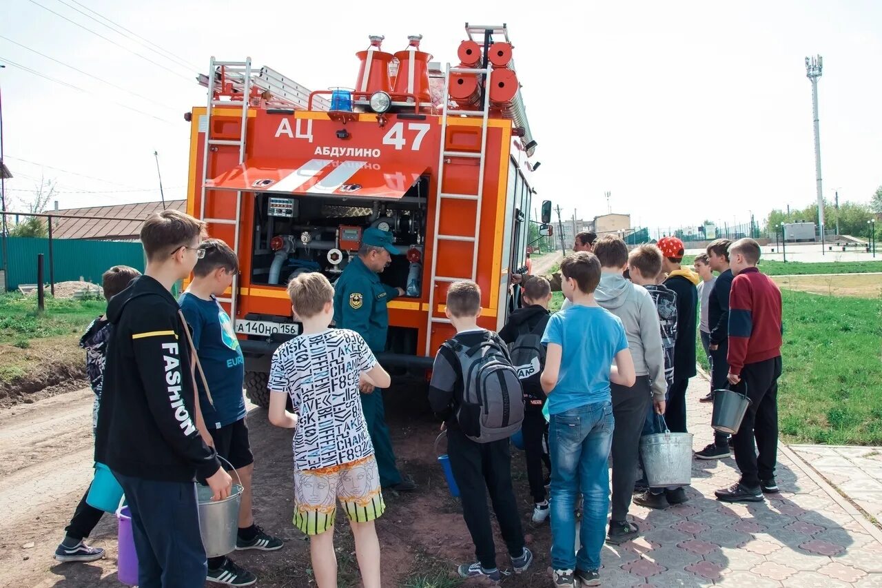 Абдулино вакансии на сегодня. Железнодорожный вокзал абдулино. Абдулино привокзальная площадь оренбургская область. Пожар в оренбурге от 14 января 2023. Достопримечательности города абдулино.