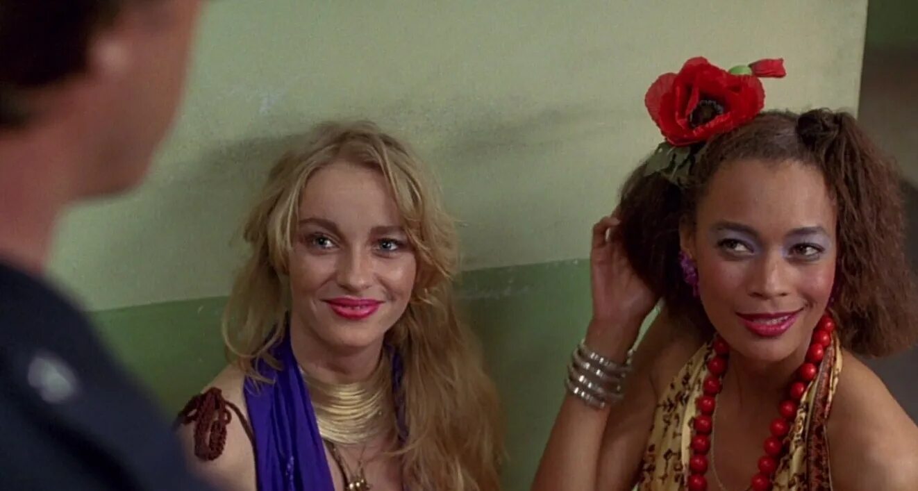 Vice squad 1982. Фильм жесткач. Дебра уингер офицер и джентльмен. Фильм полиция нравов сан тропе. Полиция нравов девушки из сан-тропе.