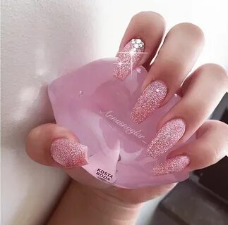 Дизайн с розовыми блестками