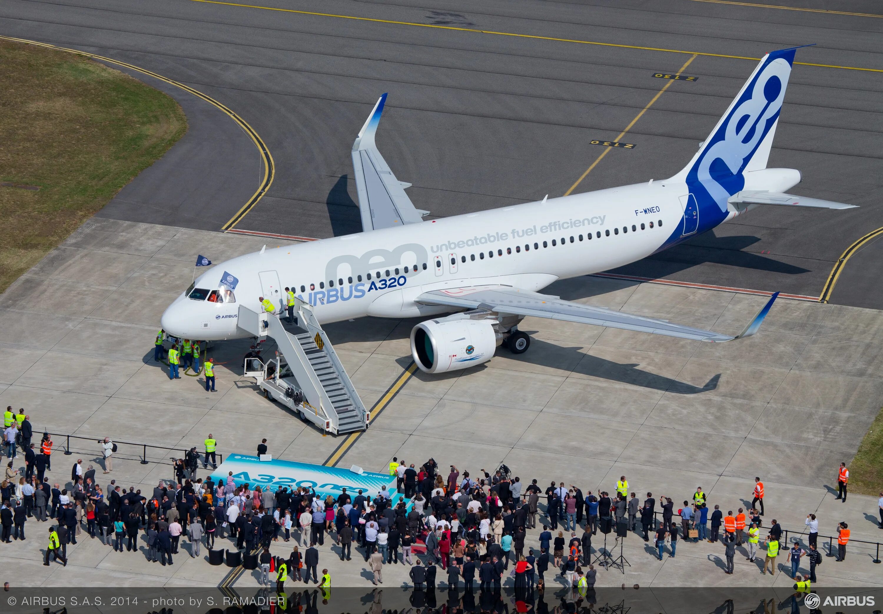 Эйрбас 320. Самолёт Airbus a320 Neo. Аэробус а320 Нео. Airbus a 320 Нео. Airbus a320-200 Neo.