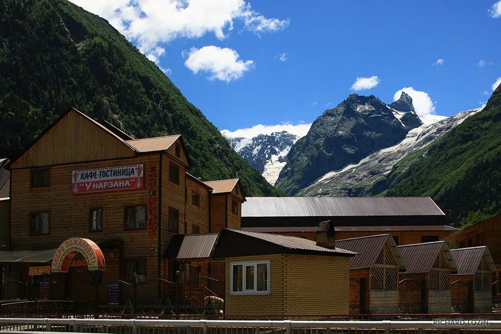 домбай (горная территория). домбай кд. в горах домбая склоны. эльбрус канатная дорога домбай. домбай зимой горнолыжный курорт.