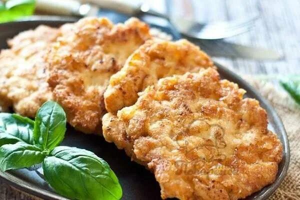 Растрёпки из куриной грудки. Растрепки филе. Котлетки растрепки из куриного филе на сковороде. Рецепт куриных растрепок с майонезом. Рыбные растрепки.
