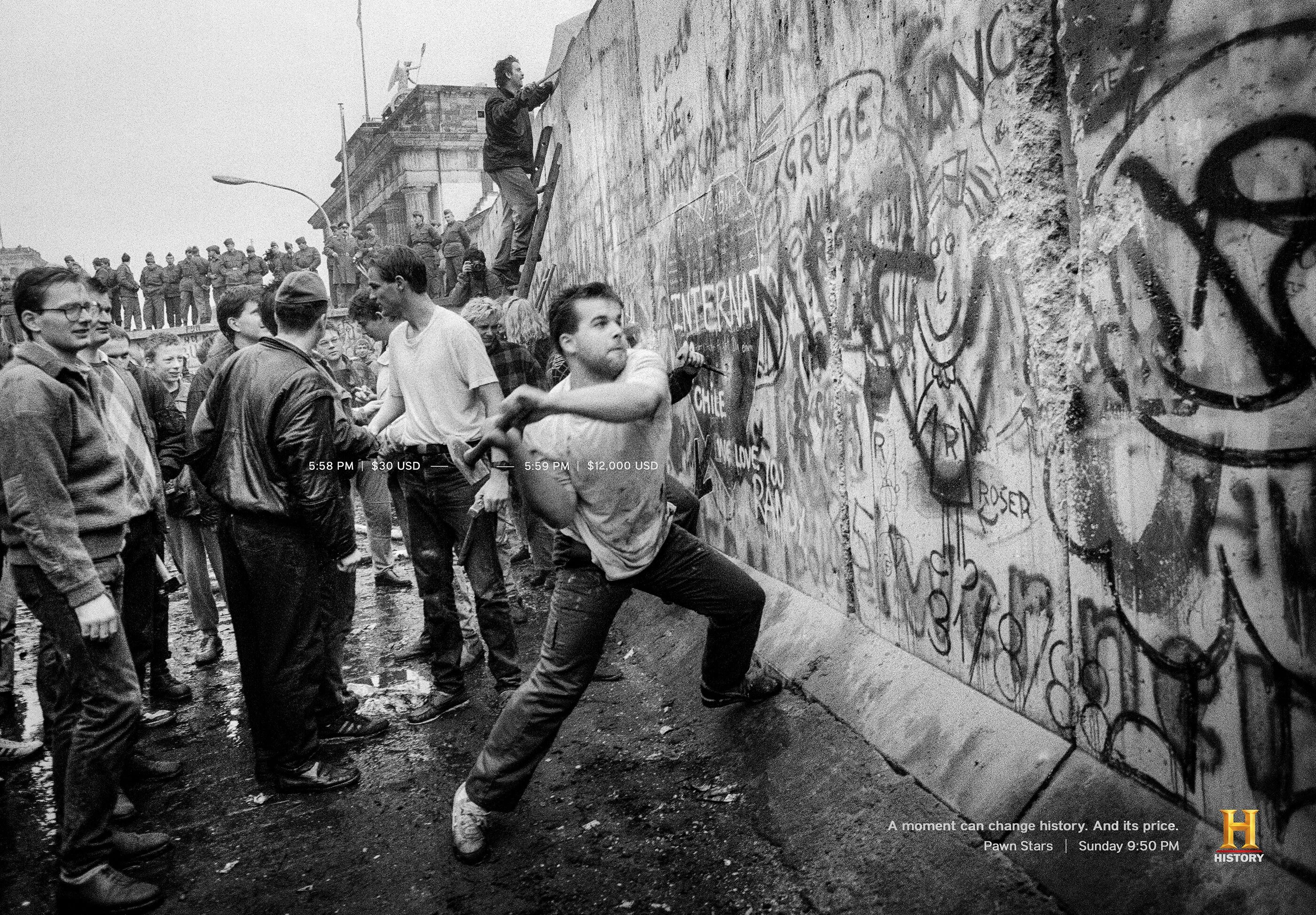 Падение Берлинской стены 1989. 9 Ноября 1989 Берлинская стена. 1989 Год падение Берлинской стены. Берлинская стена 1961.