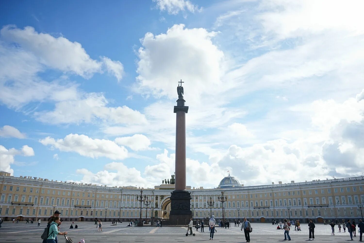 Какой будет май в санкт петербурге. Исаакиевский сквер в Санкт-Петербурге. Места в Санкт-Петербурге. Санкт-Петербург май. Ленинград Дворцовая площадь.