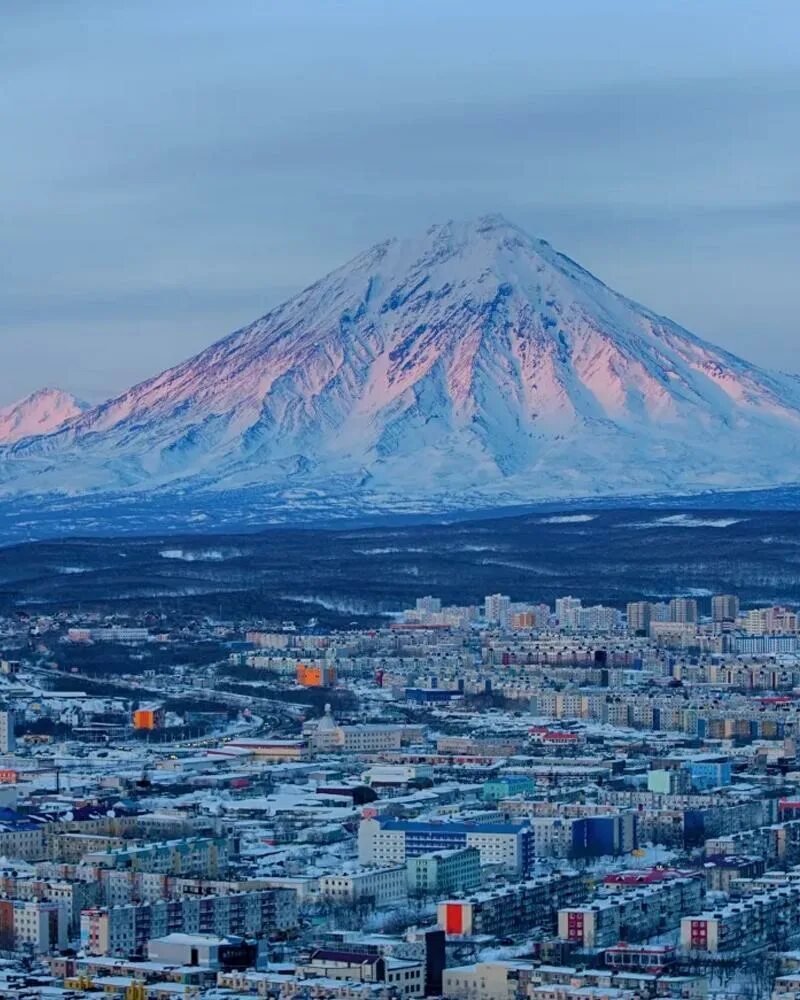 Агентства камчатский край. Петропавловск-Камчатский Корякский вулкан. Сопки Петропавловска-Камчатского. Петропавловск-Камчатский Авачинский вулкан. Корякская сопка.