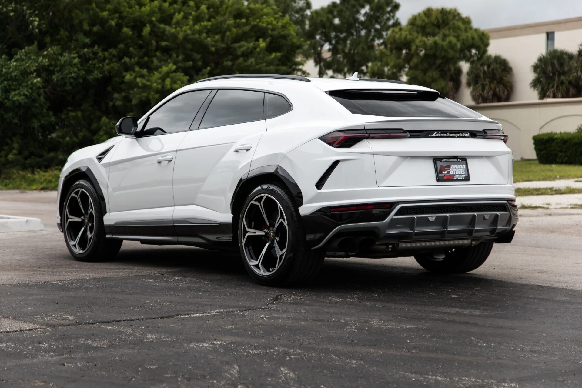 Супер кроссоверы. Lamborghini Urus 2019. Lamborghini Urus 2016. Lamborghini Urus 2020 белый. Lamborghini Urus 2021 белый.