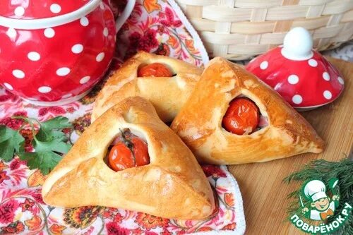 Расстегай с рыбой. Пироги кулебяки расстегаи. Расстегаи с тыквой. Расстегай блюдо. Пирожки с грибами.
