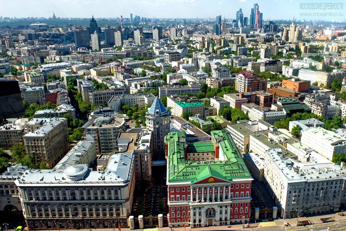 Сообщники москва. Москва Тверская с высоты птичьего полета. Тверская улица с высоты птичьего полета. Мэрия Москвы сверху. Москва с высоты птичьего полета Манежная площадь.