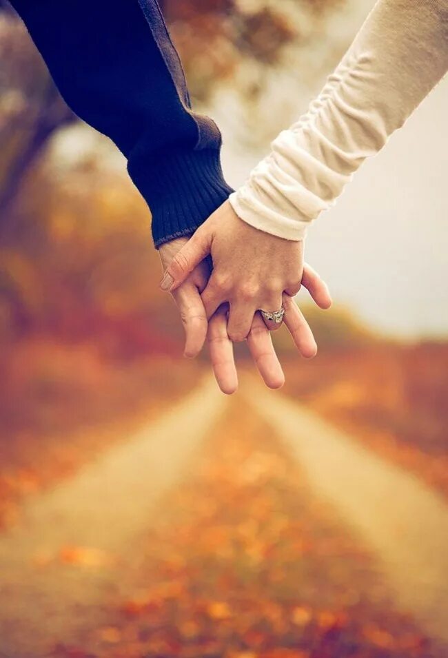 Я держу тебя за руку. Руки влюбленных. Держатся за руки. Двое держатся за руки. Рука об руку вместе.