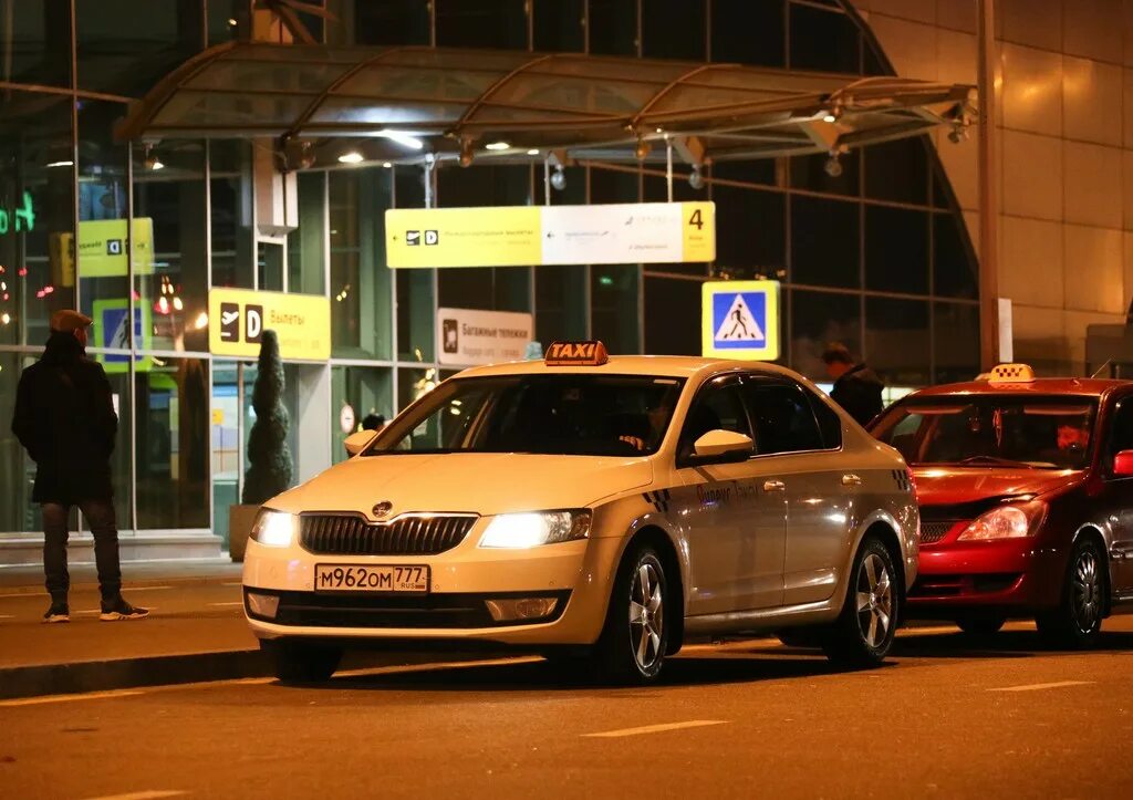 Метро москвы такси. Шереметьево такси. такси москва шереметьево. такси в аэропорт шереметьево. московское такси.