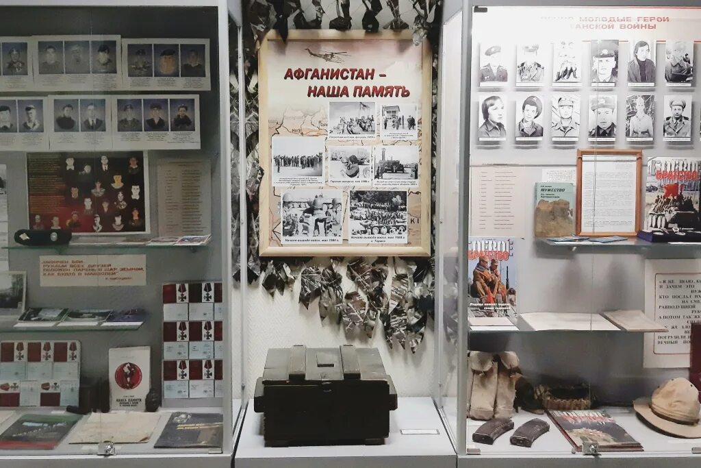 Музей истории города нижнекамск. Нижнекамска. Ростовский кремль музей-заповедник финифть. Комплексный музей города нижнекамска. Музей нижнекамска асханова.
