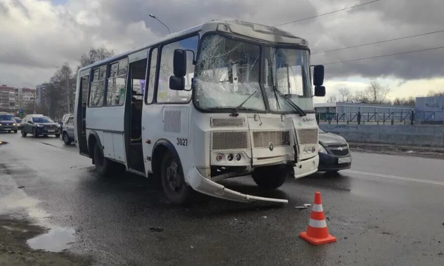 Северодвинск автобус 3. Автобус ПАЗ Архангельск. ПАЗ 31/22. ПАЗИКИ В Архангельске. ДТП С автобусом Архангельск.