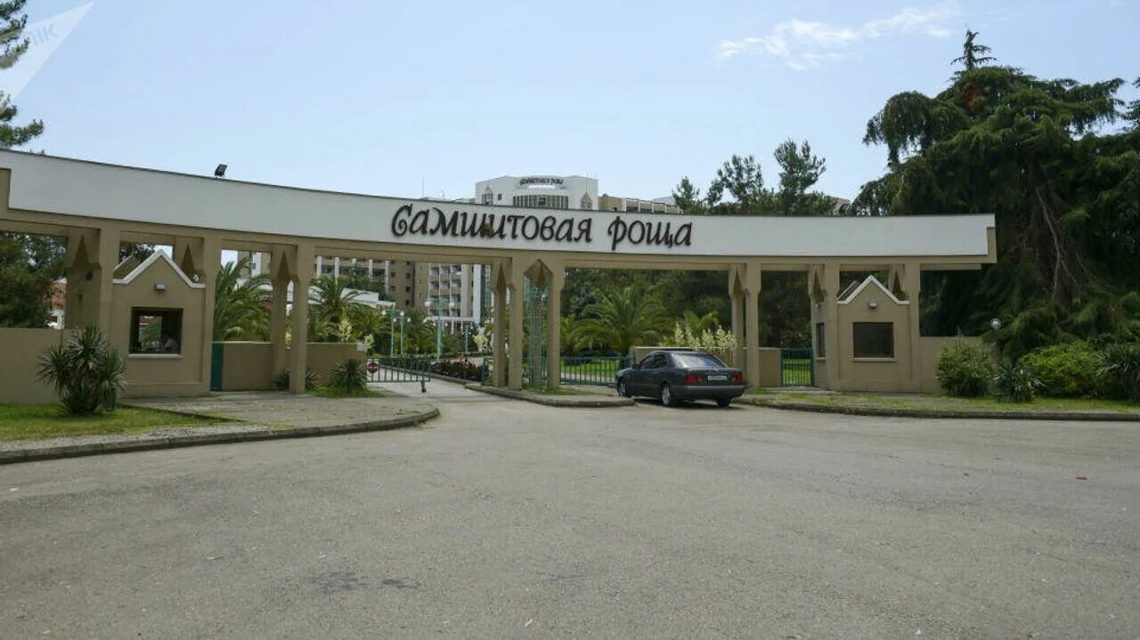 Самшитовая роща в абхазии. Самшитовая роща абхазия 2025. самшитовая роща абхазия пицунда санаторий. самшитовая роща ресторан абхазия. стрельба в абхазии в ресторане самшитовая роща.