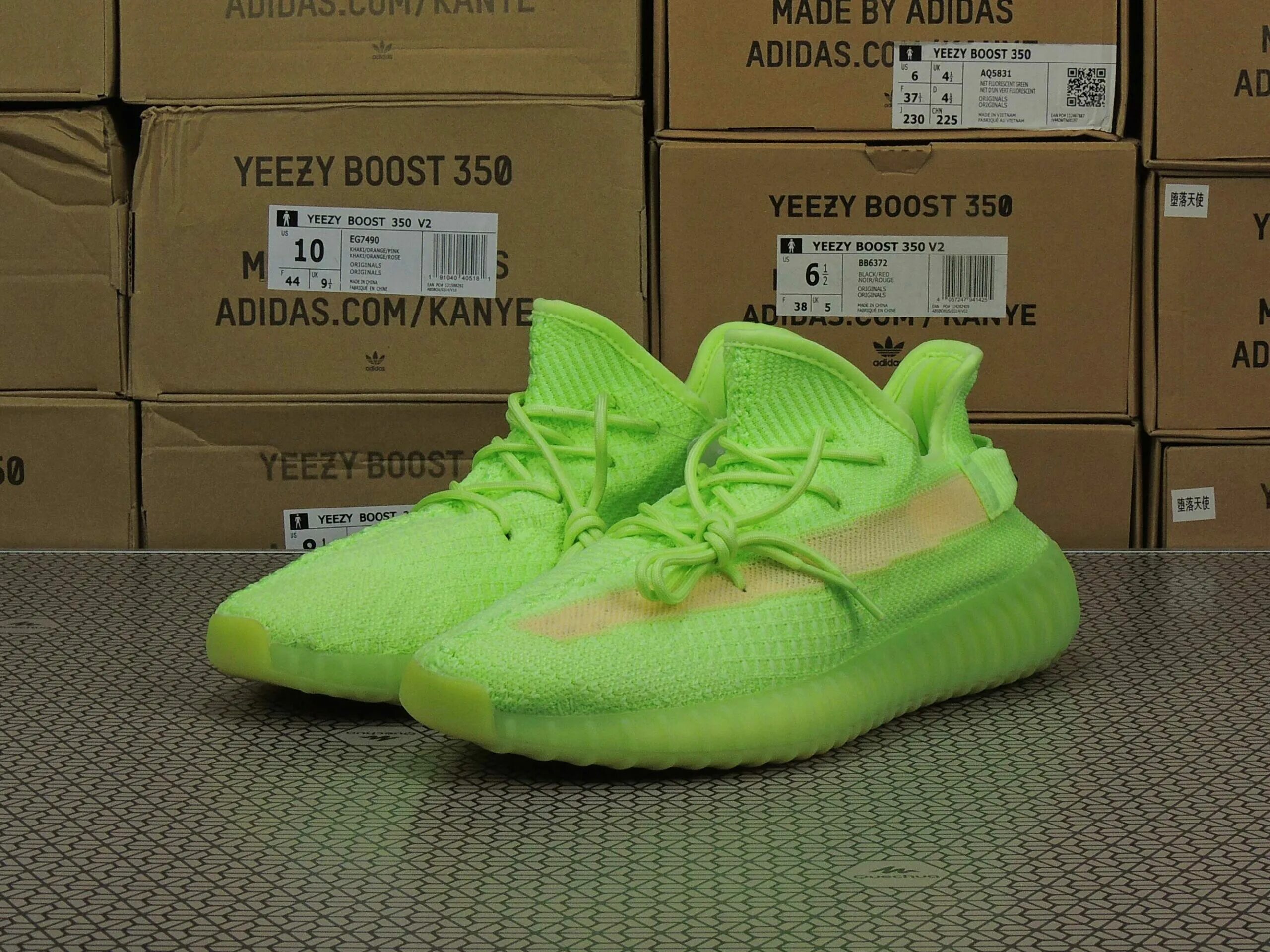 Adidas Yeezy 350 v2 eg5293. Yeezy Boost 350 v2 Glow. Adidas Yeezy Boost 350 v2 Glow. Adidas Yeezy 350 Glow. Садовод кроссовки адидас