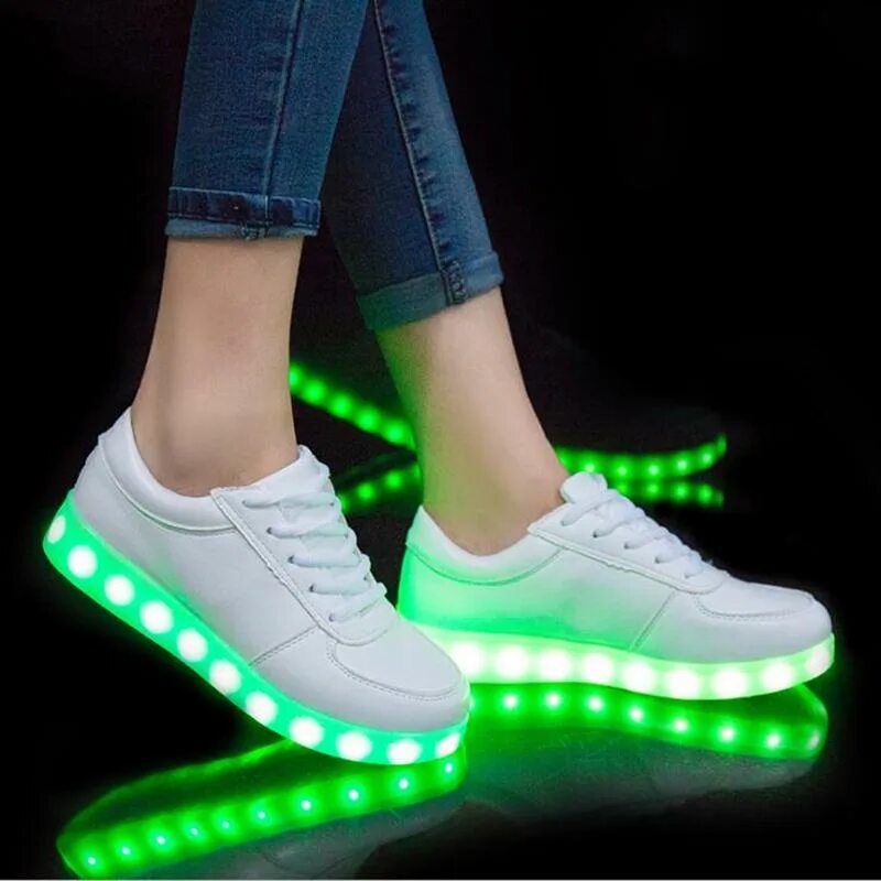 Кроссовки рибок светящиеся. Светящиеся кроссовки led Shoes. Светящиеся кроссовки для девушек. Кроссовки детские светящиеся.