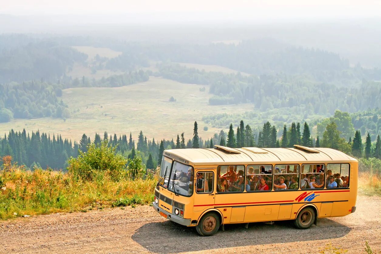 Автобус ПАЗ 4234. Автобус в горах. Пазик в горах. Автобус ПАЗ на дороге.