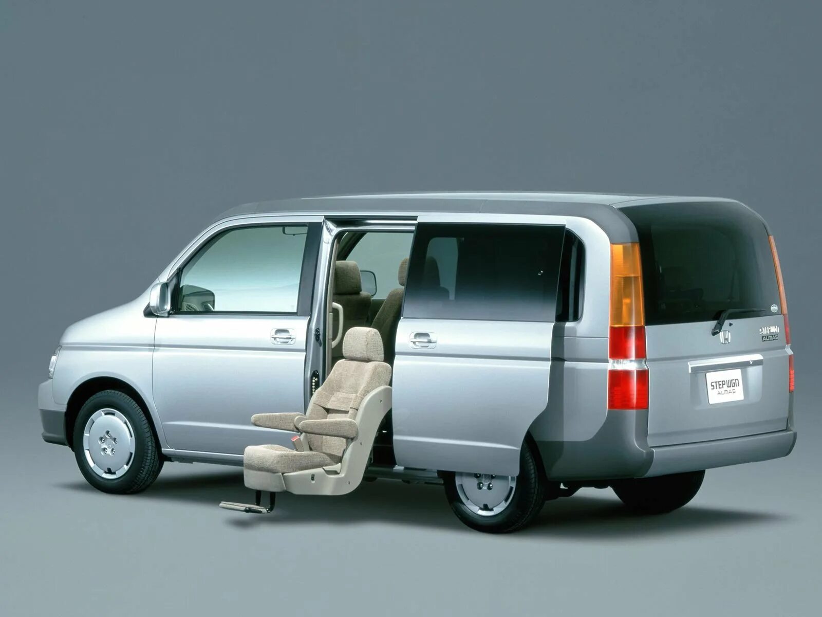 Honda Stepwgn 2021. Honda Stepwgn 2001. Honda Stepwgn spada 2021. Хонда степ WGN 2001.