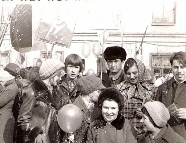 20 апреля 1980 года. Выпуск 1980 г. с.Балтай. Сковородино выпуск 1980г. Выпуск 1980 вьюжный Мурманск 60. Сковородино Амурская область школа выпуск 1980г.